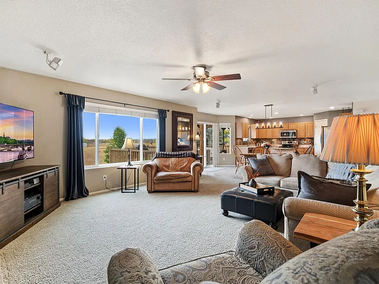 1933 Falcon Ridge Dr — Photo 8