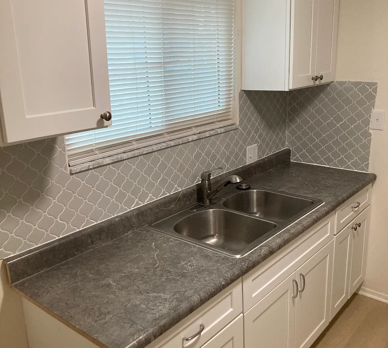 908 Carson St — Photo 1