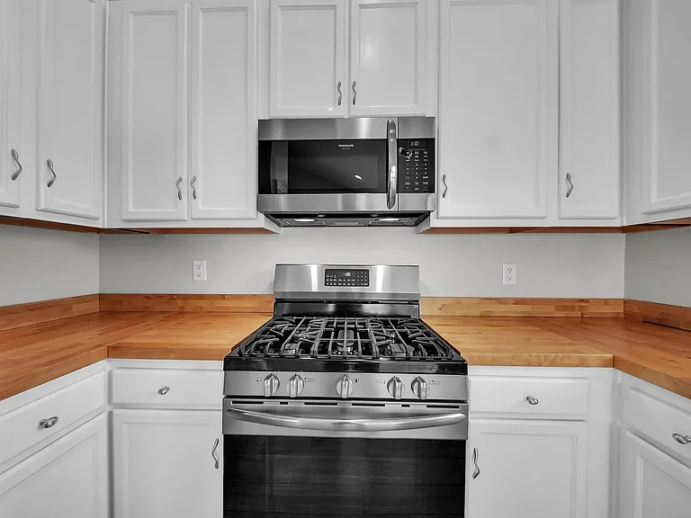 408 Holmes Blvd — Photo 17