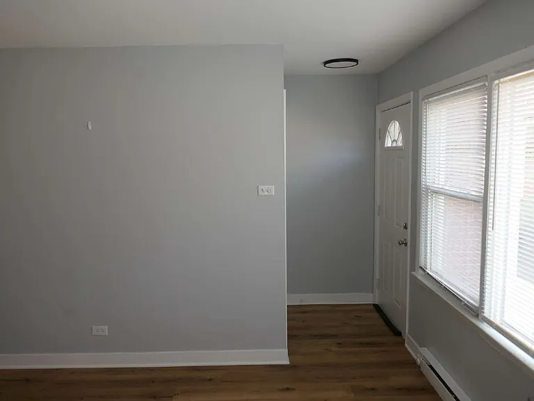 748 E 5th Ct — Photo 3