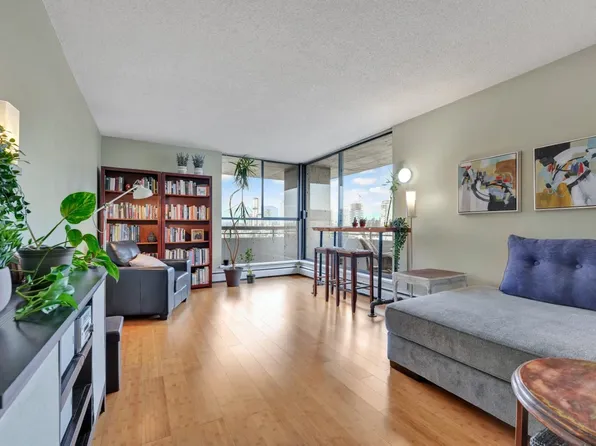 3755 Bartlett Ct #2206, Burnaby, BC V3J 7G7