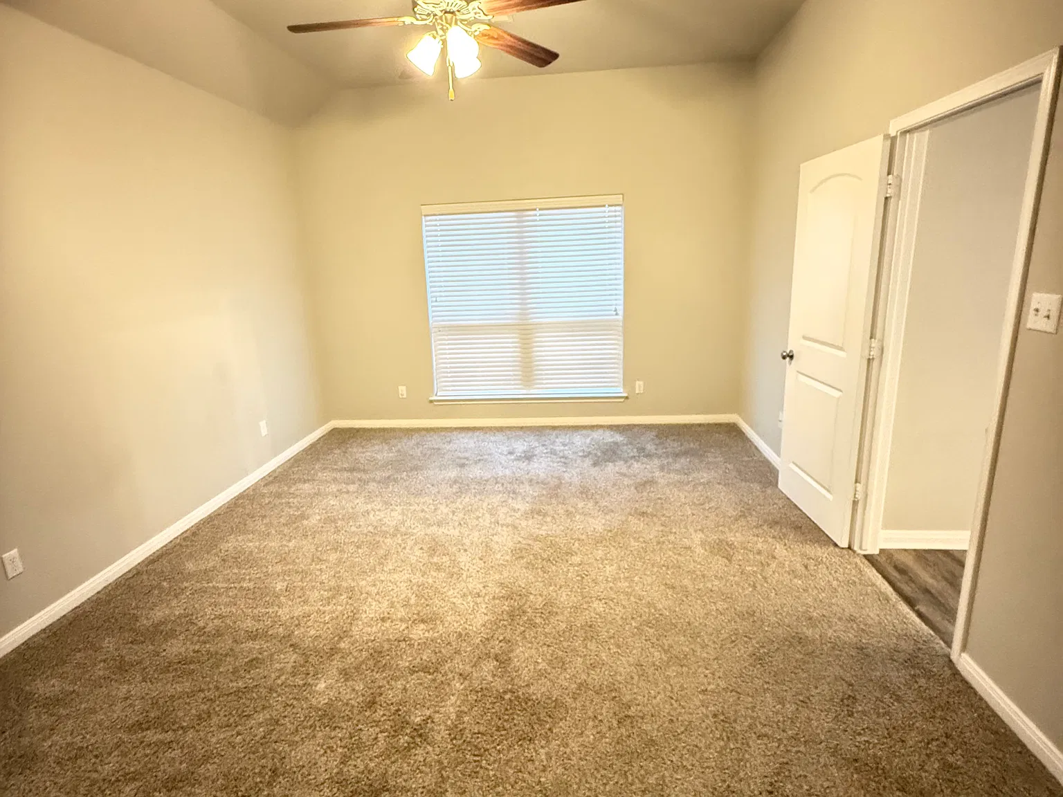 3 bed, 1846 sqft, $2,000 — Photo 2