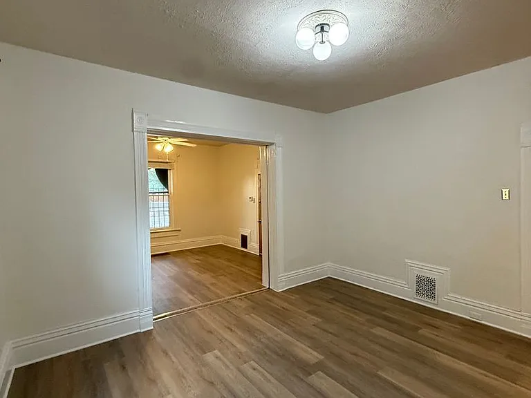 156 S Lincoln St — Photo 7