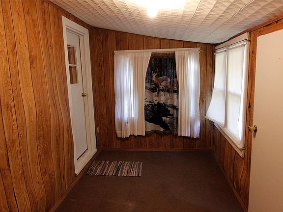 4th image of 808 Emma St