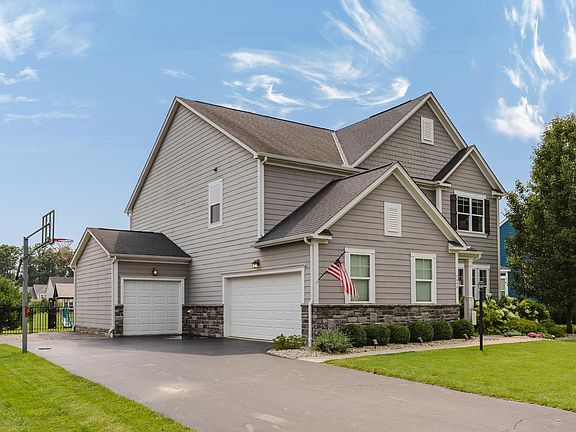 3rd image of 7442 Broxton Ln
