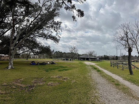 2nd image of 609 County Rd