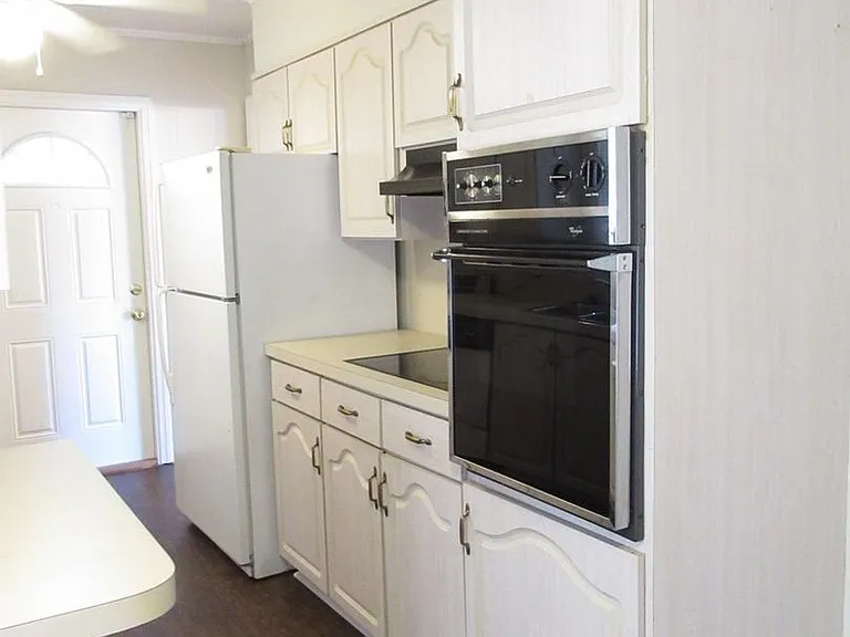 523 Colonial Dr — Photo 5