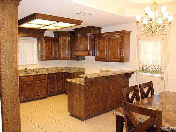 5th image of 418 Justice Ln