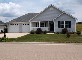62 Autumn Bluff Dr, Weyers Cave, VA 24486
