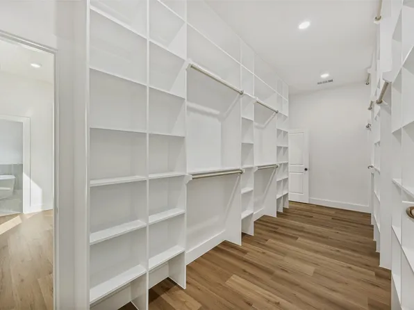 3910 Harlingen St, Dallas, TX 75212