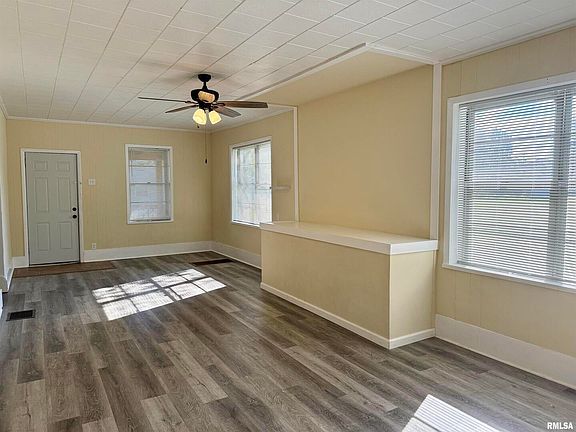3rd image of 1103 W Boulevard St #A