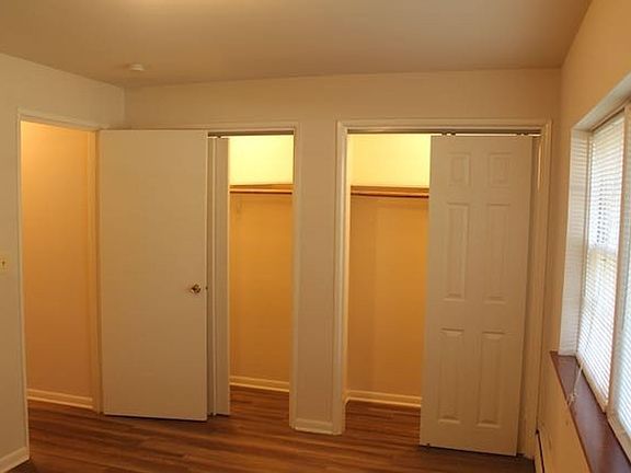 2nd image of 1008-12 Crain St #12E2