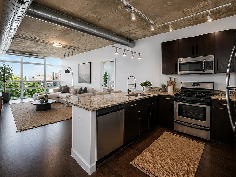 1610 W Fullerton Ave #409 — Photo 4