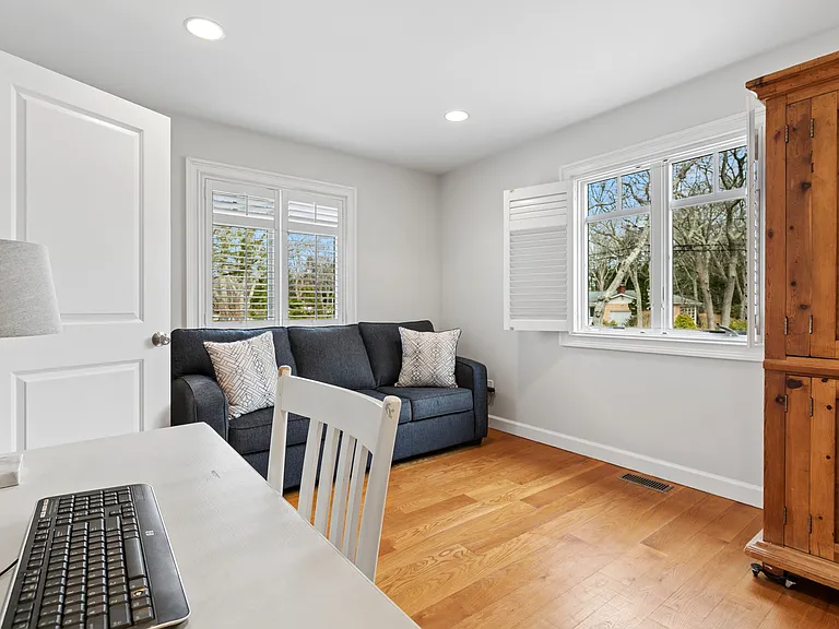 10 Foxboro Rd — Photo 17