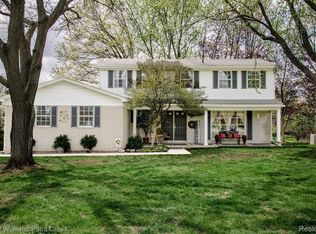 401 Pinehurst Dr, Rochester Hills, MI 48309