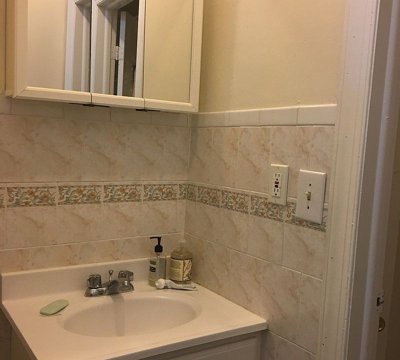 2nd image of 236 E 16th St APT 1I
