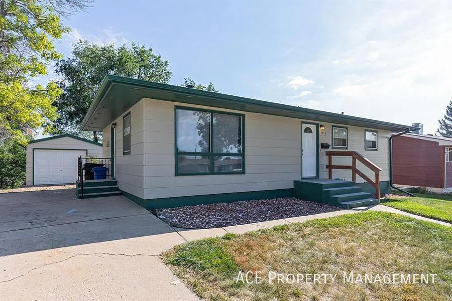 3 bed, 2050 sqft, $1,845 — Photo 2