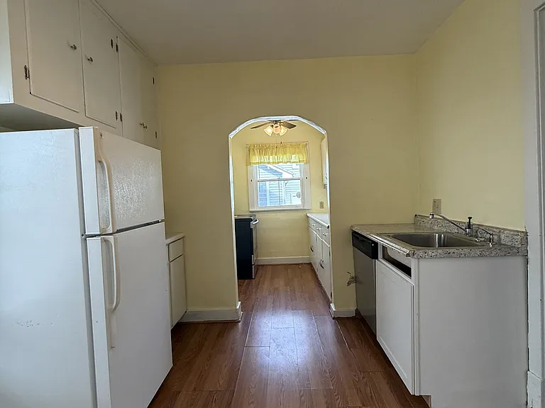 3221 Wayne Ave — Photo 8