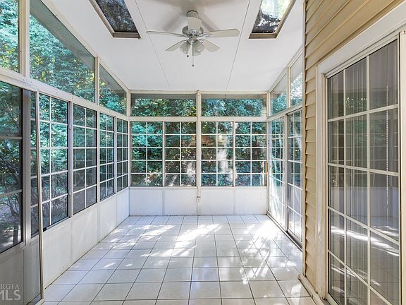 4th image of 2672 Moss Ln SE