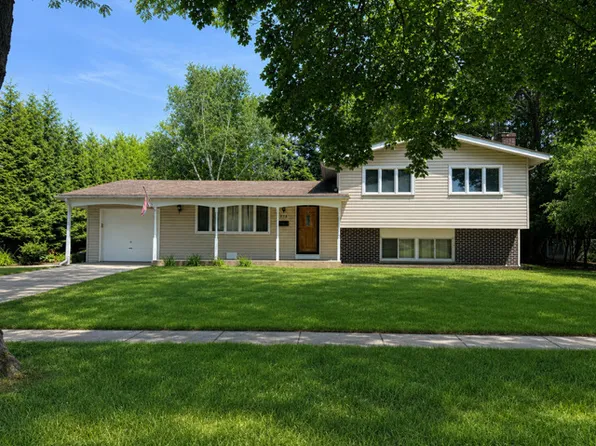 773 Kingston Ln, Crystal Lake, IL 60014