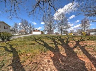 2126 Hillcrest Dr, Gray, TN 37615