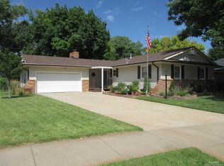 2315 Montclair Dr, Salina, KS 67401