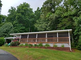 239 Country Woods Dr, Franklin, NC 28734