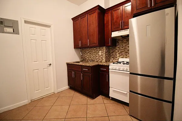 Rented by Hagstrom Management Inc | media 18