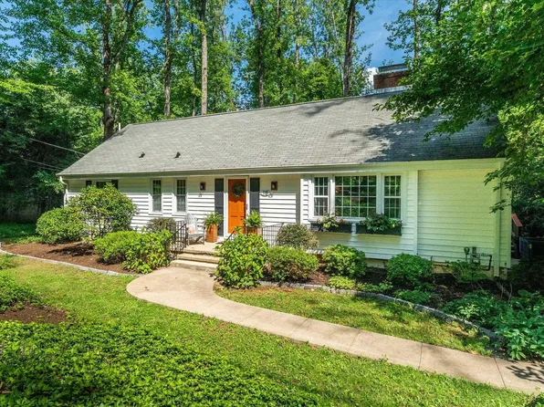 118 Woodstock Dr, Charlottesville, VA 22901