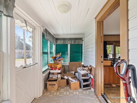 4th image of 1002 Myers Ave