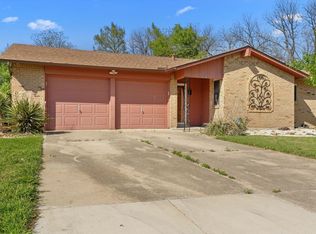 3229 Oak Timber Dr, Forest Hill, TX 76119