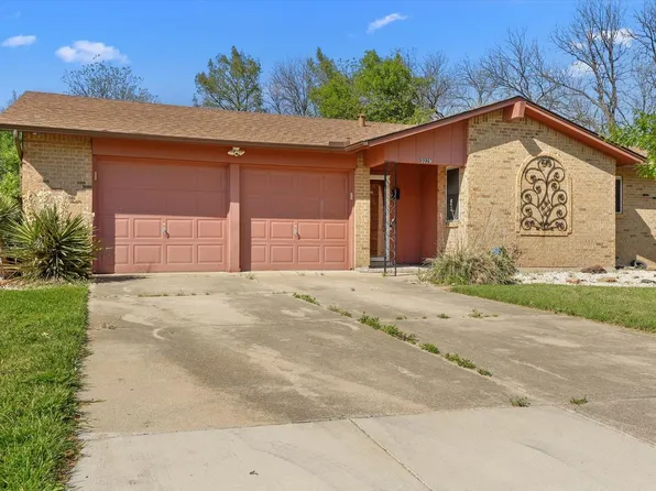 3229 Oak Timber Dr, Forest Hill, TX 76119