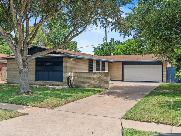 7009 Youpon Dr, Galveston, TX 77551