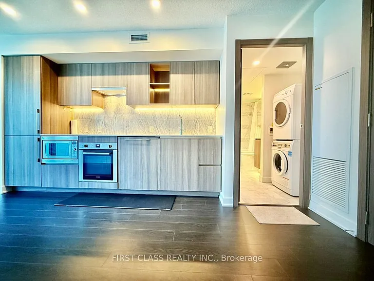 19 Bathurst St #902 — Photo 5