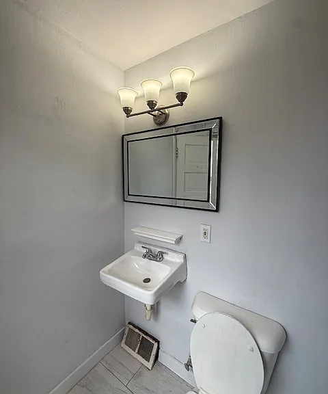 223 E Oakridge St #1 — Photo 1