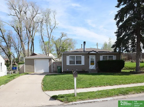 4156 High Meadow Ln, Bellevue, NE 68147