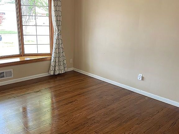 5th image of 28907 Grant St