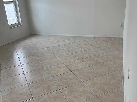 5th image of 2328 James Ln