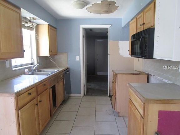 4th image of 2831 Saint John Dr