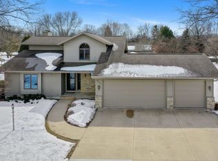3581 W Grand Meadows Dr, Appleton, WI 54914