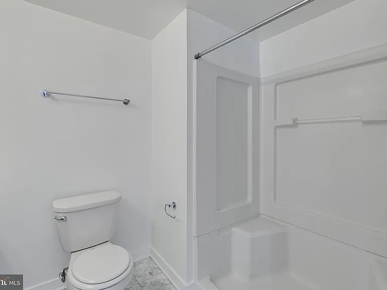 228 W George St #218 — Photo 19