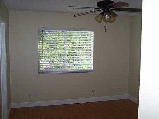 4th image of 511 Gardens Dr APT 202