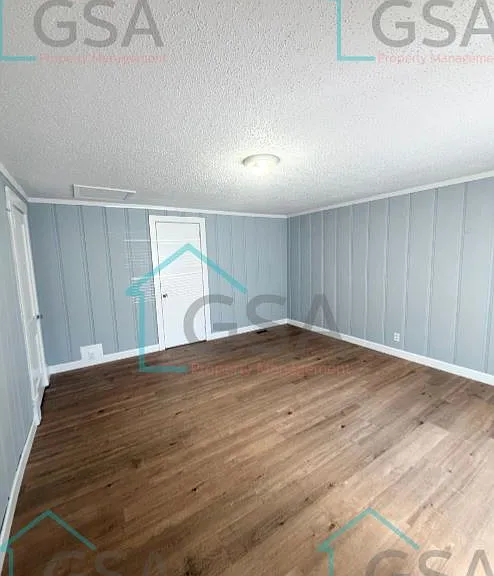 201 S Leach St — Photo 8