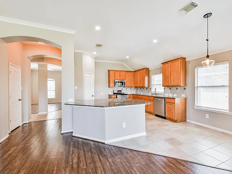 13719 Rolling River Ln — Photo 7