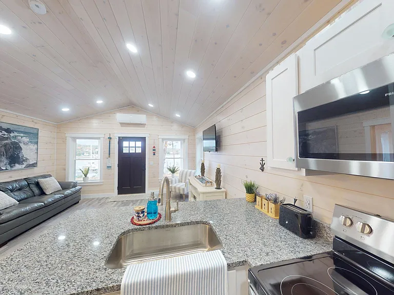 49 Bridge St #B — Photo 15
