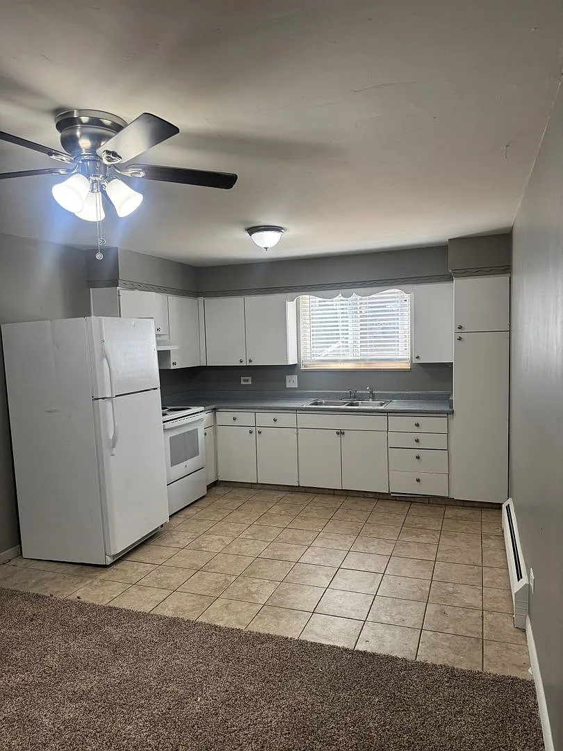 Charming One Bedroom One Bathroom available in Littleton! — Photo 3