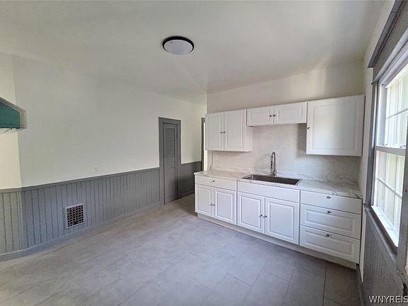5th image of 2049 Seneca St