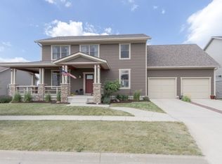 2725 Cambridge Dr, Ames, IA 50010