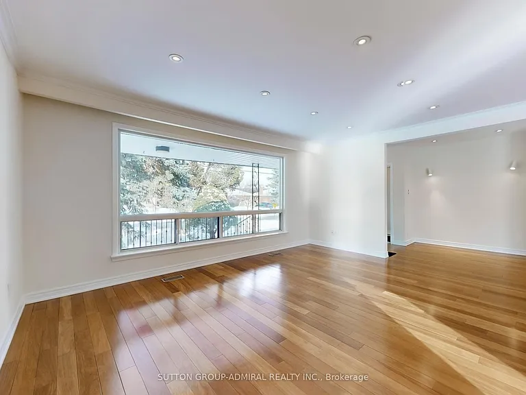 129 Crestwood Rd #UPPER — Photo 4