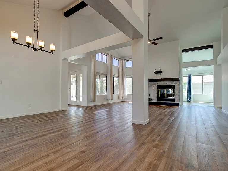 1945 E Velvet Dr — Photo 10
